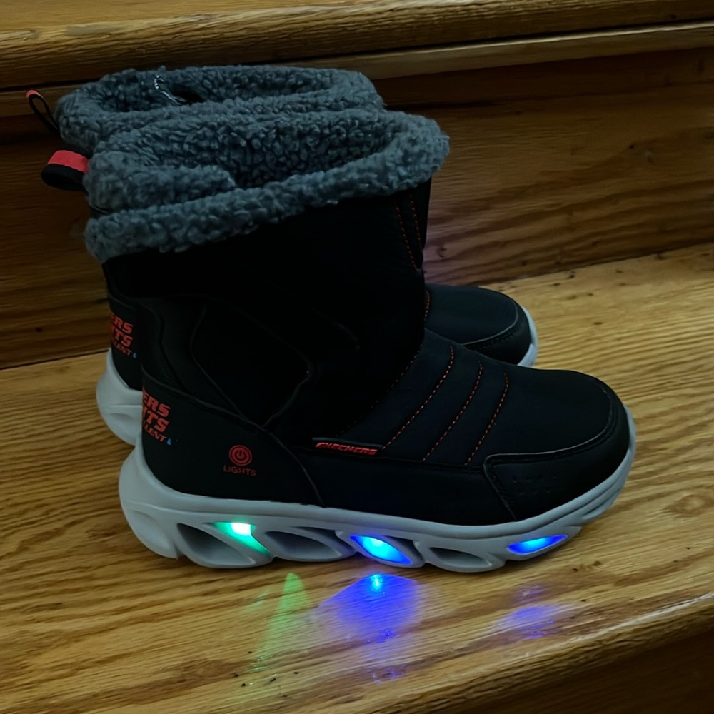 Boys size 1 sketchers light up snow boots.